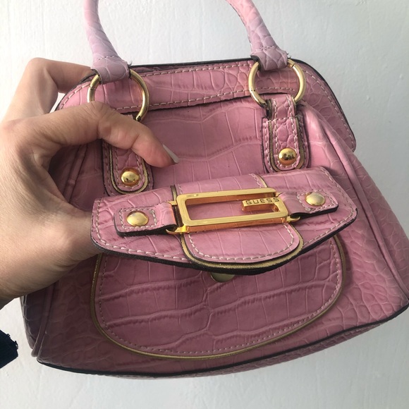 Super cute *small* pink Guess purse - Picture 6 of 7